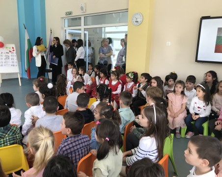 Децата от ДГ „Перуника