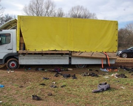 Оцелелите момчета край Локорско още в шок - ту се смеят, ту плачат, първо поискали телефони