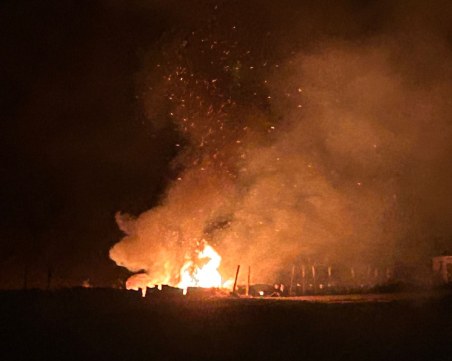 Пожар край язовирната стена в Марково
