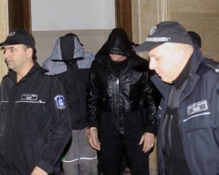 Съдът остави в ареста петимата, обвинени за камиона ковчег