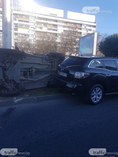 Катастрофа е станала преди минути на кръговото кръстовище до Панаира