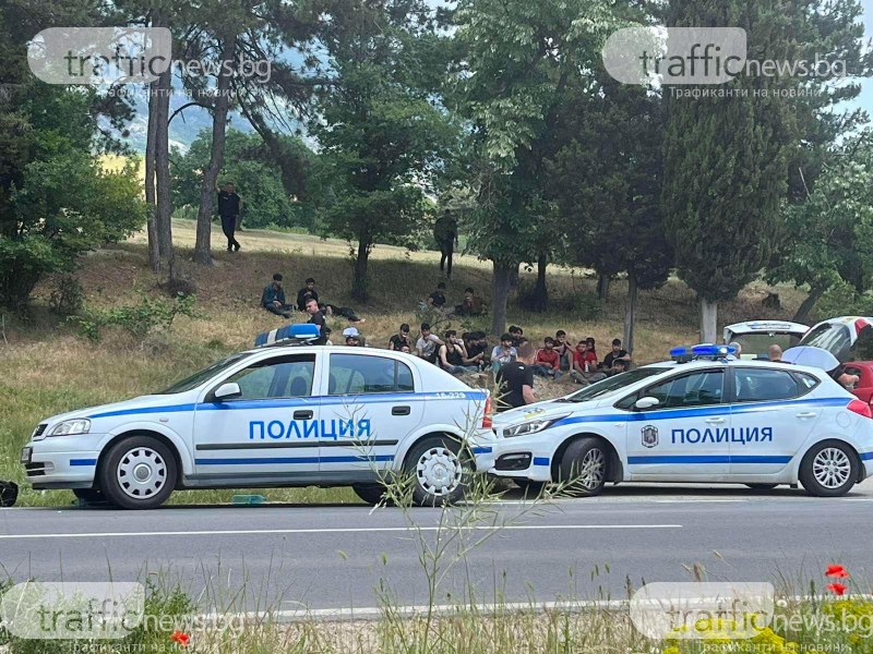 Задържаха трафиканти, превозвали мигранти в товарен бус на търговско дружество във