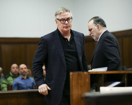 Смекчиха обвиненията срещу Алек Болдуин