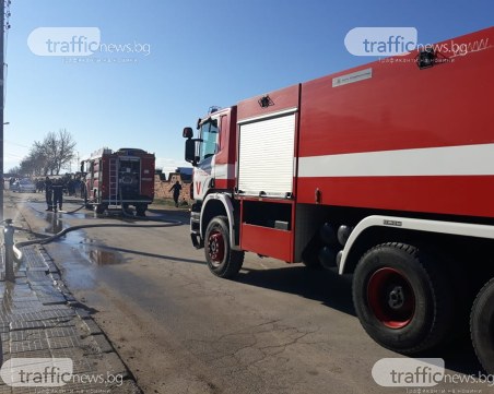 Цистерна се запали край Димитровград, евакуират хора