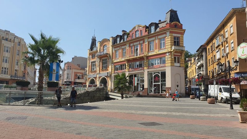 Облачно време и слабо понижение на температурите в Пловдив