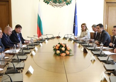 Министър председателят Гълъб Донев проведе среща с представители на ръководството на
