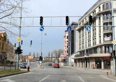 Стрелката само за ляв завой на кръстовището на бул Руски