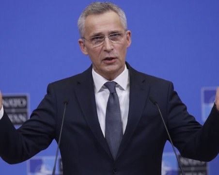 НАТО: Виждаме признаци, че Китай обмисля да изпрати оръжия на Русия