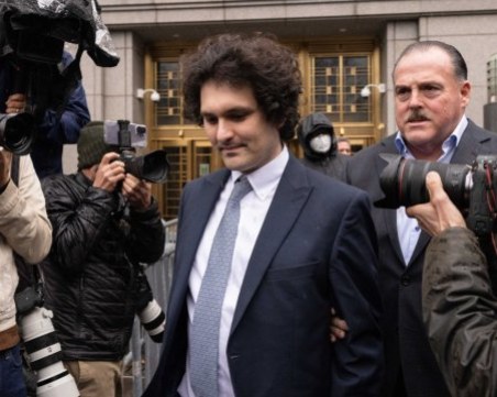 Нови обвинения в банкова измама са повдигнати срещу основателят на криптоборсата FTX