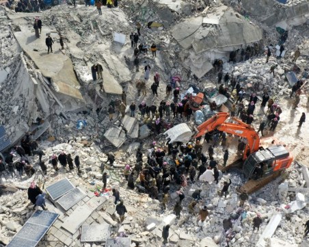 Заради земетресението: Събарят 164 000 сгради в Турция