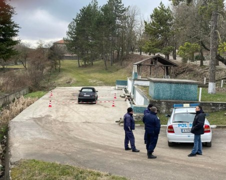 Автомобилът, в който се задушиха двама тийнейджъри, бил неизправен