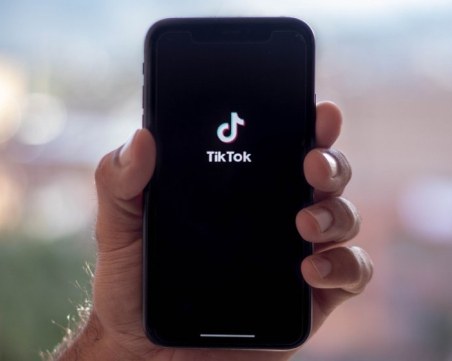 Европейската комисия забранява TikTok за своите служители