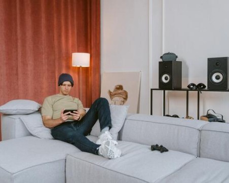 Защо тя не отговаря на съобщенията ти?