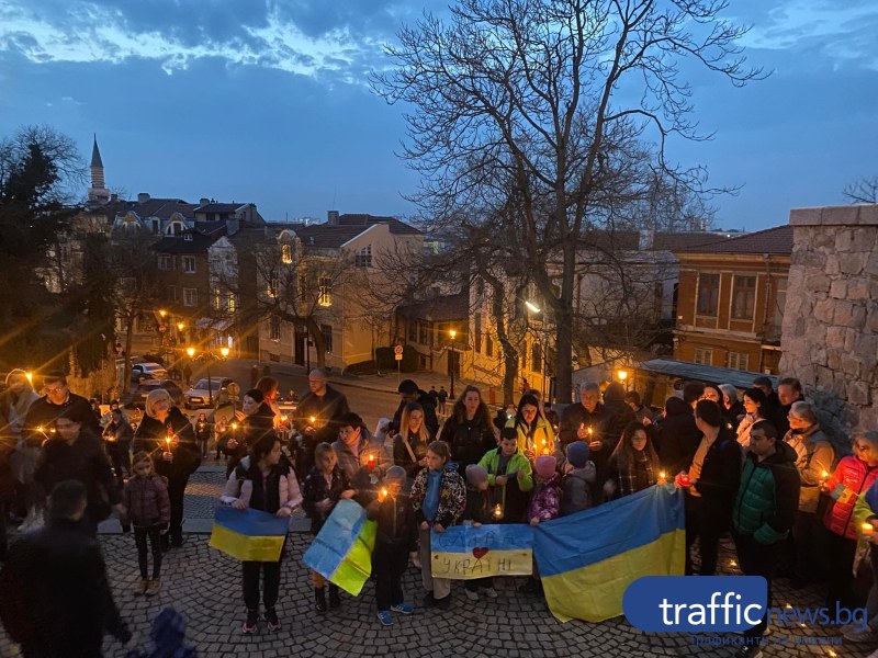 Слава на Украйна, слава на героите! С тези призиви десетки