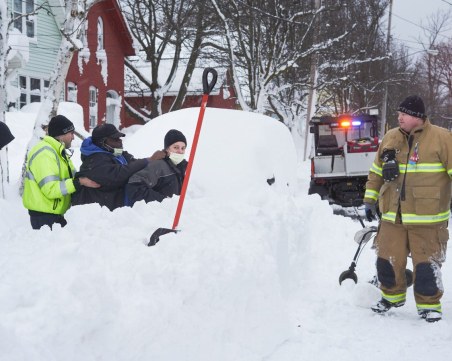 За пръв път от 30 години: Снежна буря връхлетя Калифорния