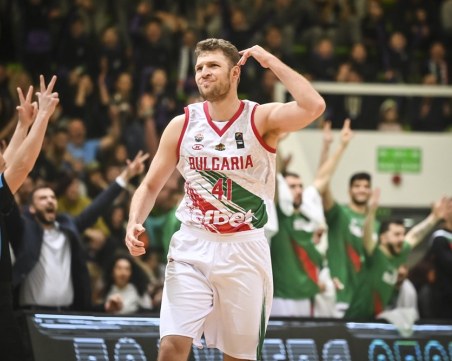 България победи Португалия, но не успя да изпълни целта