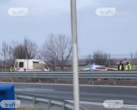Бус с мигранити катастрофира на магистралата край Пловдив, има загинал