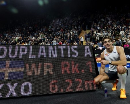 Феноменален Дуплантис продължава да пише история в овчарския скок