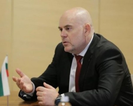 Гешев изиска от службите за сигурност информация за трафика на мигранти