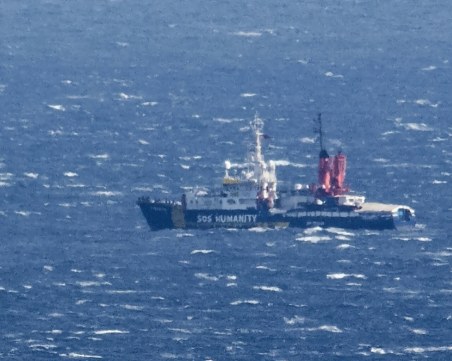 Кораб с мигранти се разби край Италия, жертвите са най-малко 33