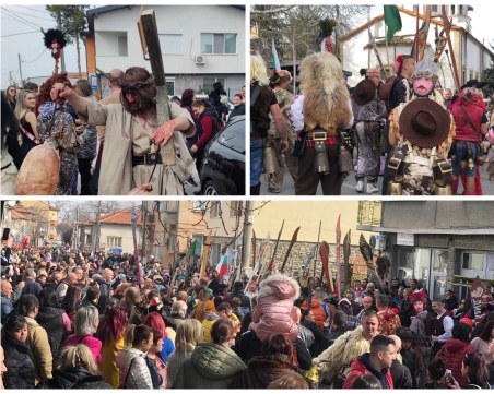 Стотици се събраха в Първенец и Коматево! Станичари гонят злите сили, кънтят зурни и чанове