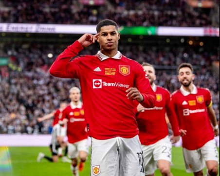 Юнайтед грабна първи трофей от 6 години насам