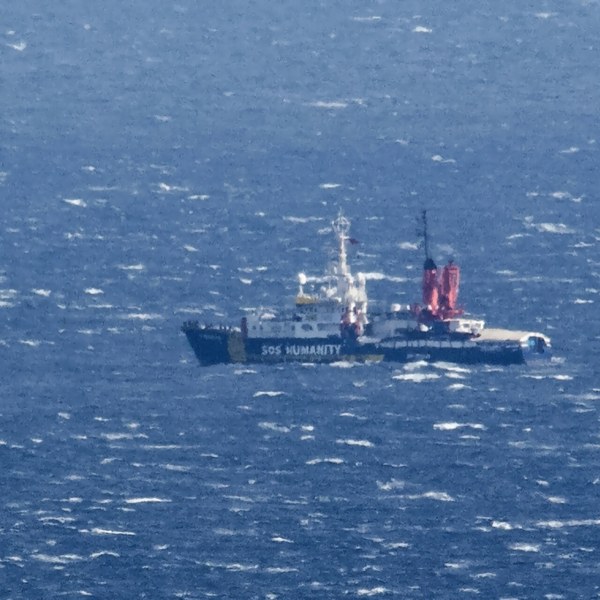 Най-малко 33 души са загинали след крушение на кораб с мигранти
