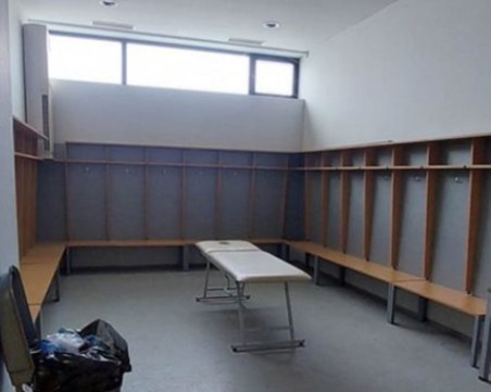 Похвално! Играчите на Берое почистиха съблекалнята си след мача с Ботев