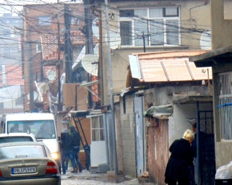 Трима нападнаха и ограбиха непълнолетен в Столипиново