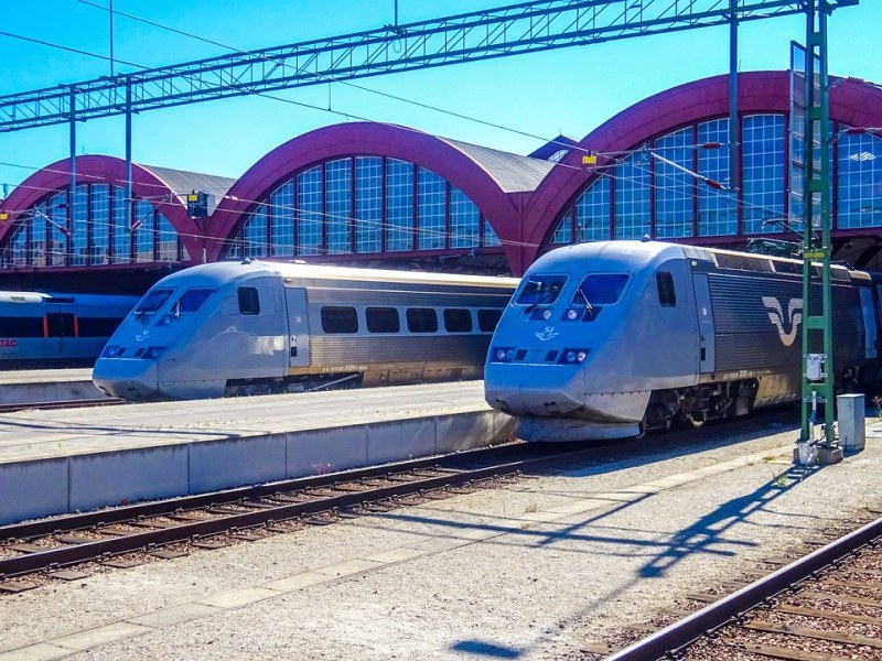 Български тираджия остана без пари, без документи и самолетен билет в Швеция