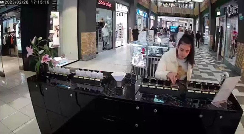 Млада жена открадна парфюм от пловдивски мол. Случката се е