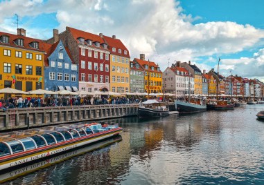 Датският парламент одобри днес широко дискутиран закон внесен от новото