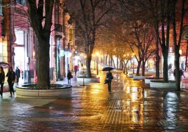 Времето в Пловдив ще се задържи облачно и студено Температурите