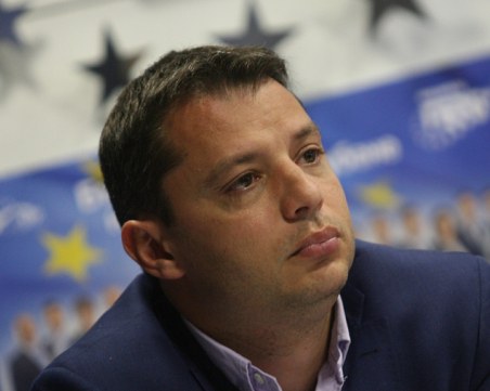 Делян Добрев: България задлъжнява с 1 милиард на месец