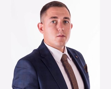 Хванаха дрогиран общински съветник от Карлово, той направи признание в мрежата