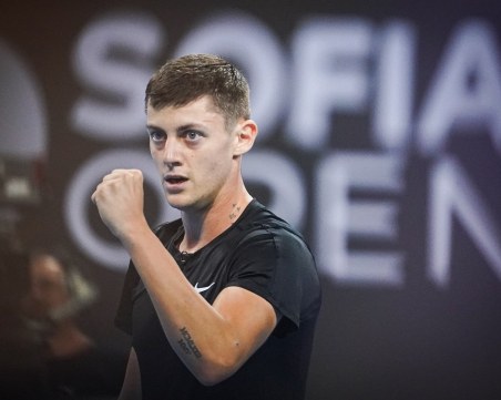 Контузия спря Александър Лазаров в дебюта му в ATP