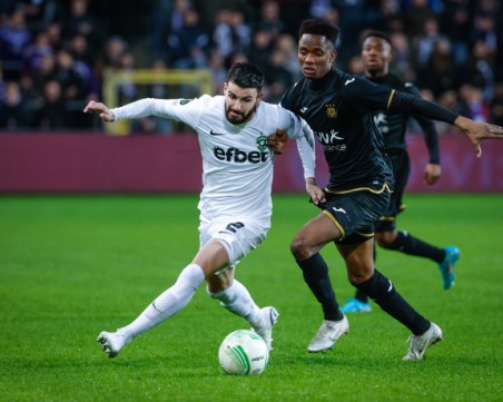 Много битка и нулево равенство между Левски и Лудогорец