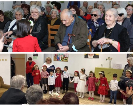 Малки деца с големи сърца зарадваха възрастни хора в Пловдив