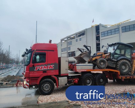 ПИМК изнася техниката от Колежа, спира дейностите по строителството