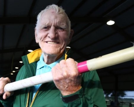 Почина единственият двукратен олимпийски шампион в овчарския скок при мъжете