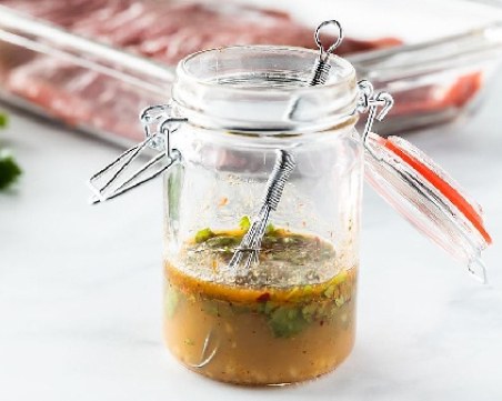 Бърза марината за пържоли с балсамико и билки