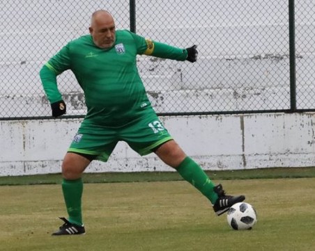 Бойко Борисов вкара два гола при мач на ветераните на Витоша Бистрица