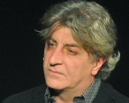 Два протеста и подписка в подкрепа на уволнения режисьор Александър Морфов