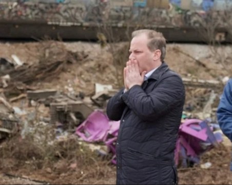 Гръцкият министър на транспорта подаде оставка след тежката влакова катастрофа