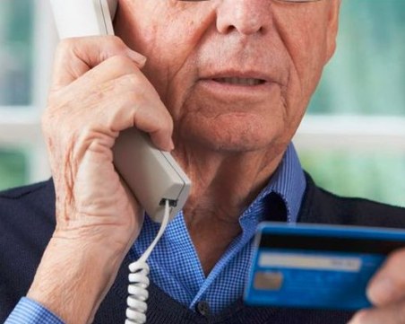 Трима измамиха пенсионер в Кючука! Продадоха му тенджери и прибори за 3 бона