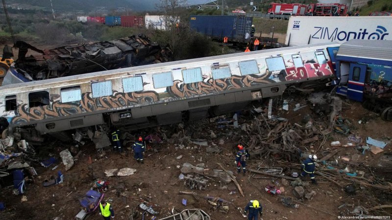 Началникът на гарата в Лариса пое вината на влаковата катастрофа в Гърция