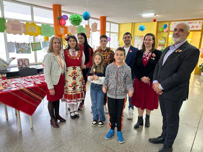 Пловдивски ученици с кампания в подкрепа на пострадалите в Турция и Сирия