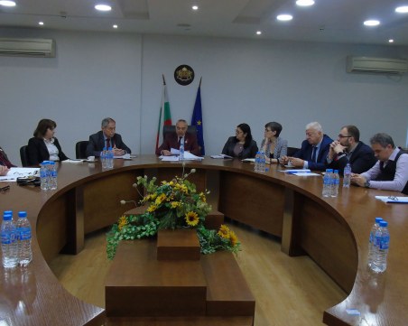 Експертите от ЕСУТ обсъждат проекта за опера зад Партийния дом на извънредно заседание