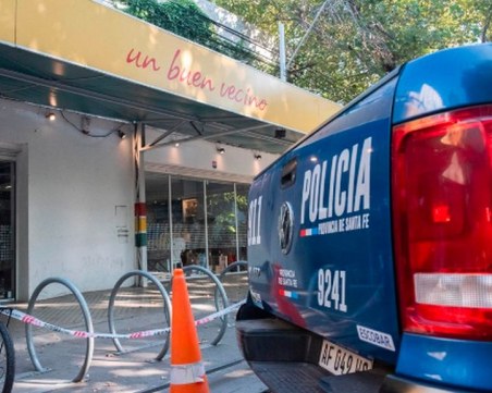 Мъже откриха стрелба по магазин на семейството на Меси, оставиха му бележка