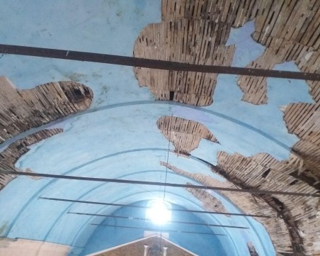 Палена и разрушавана - църквата в Смилец се нуждае от ремонт СНИМКИ